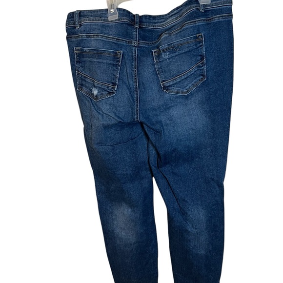 A pair of Love & Legend jeans by Pennington’s in size 20. Skinny legs - Picture 8 of 8